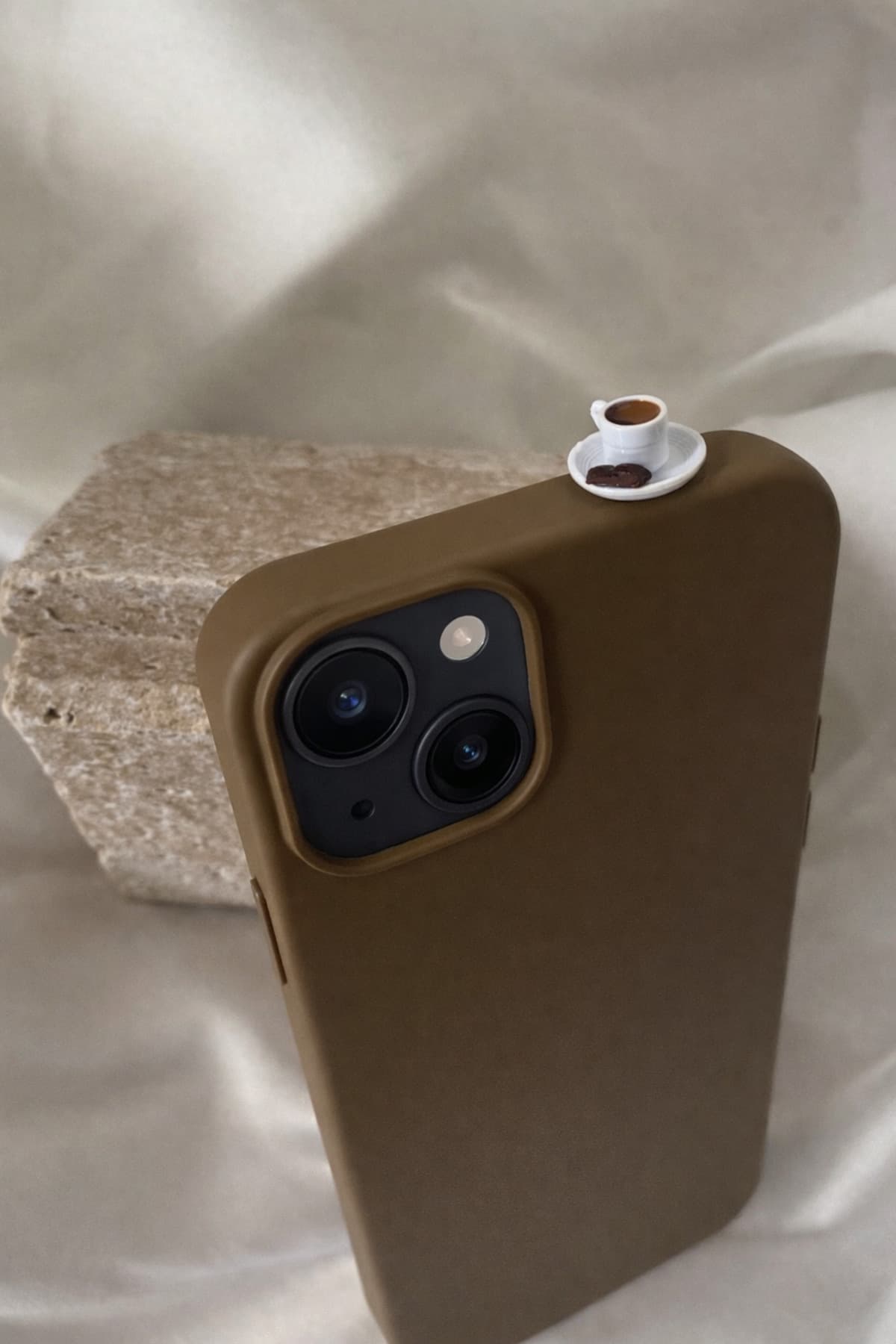 İphone 15 çikolatalı kahve detaylı silikon kılıf