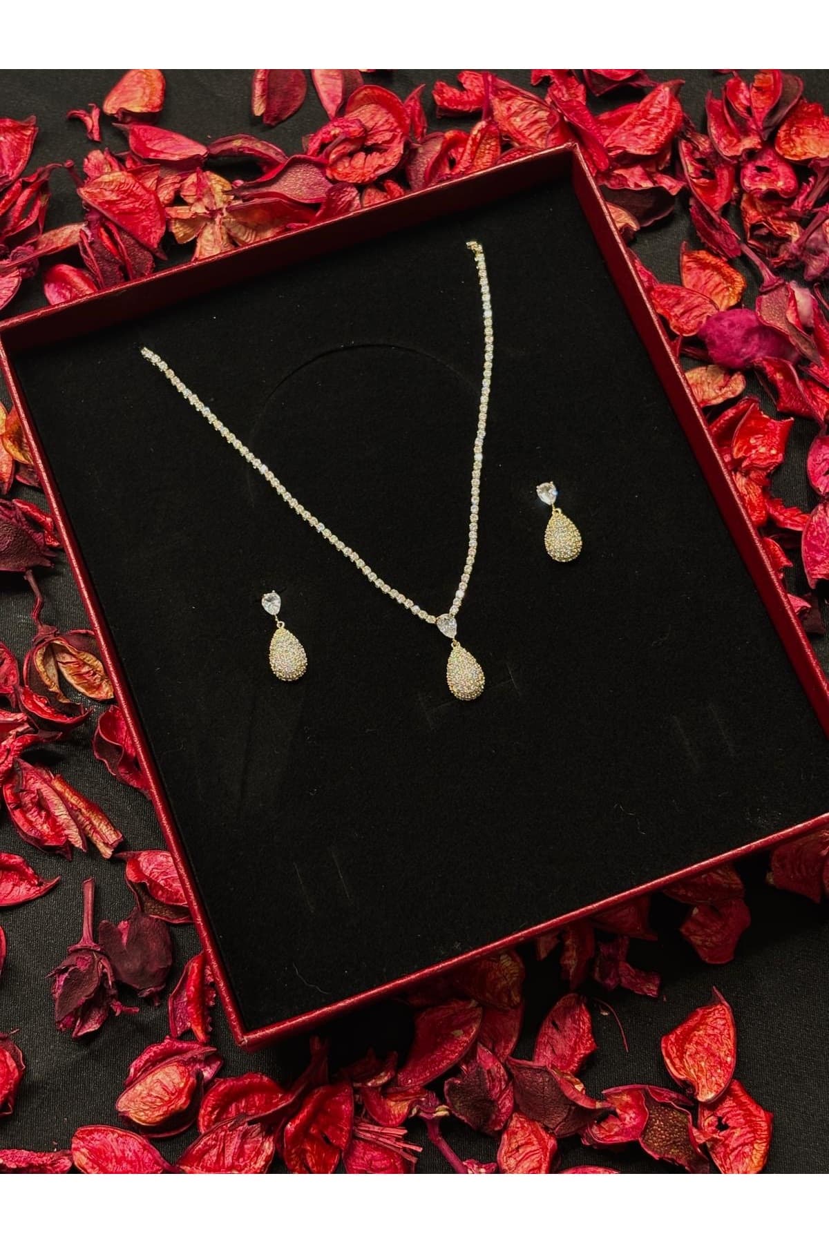 Sevgililer günü özel seri zirkon taşlı 14k altın kaplama gold damla takı seti(kolye ve küpe)