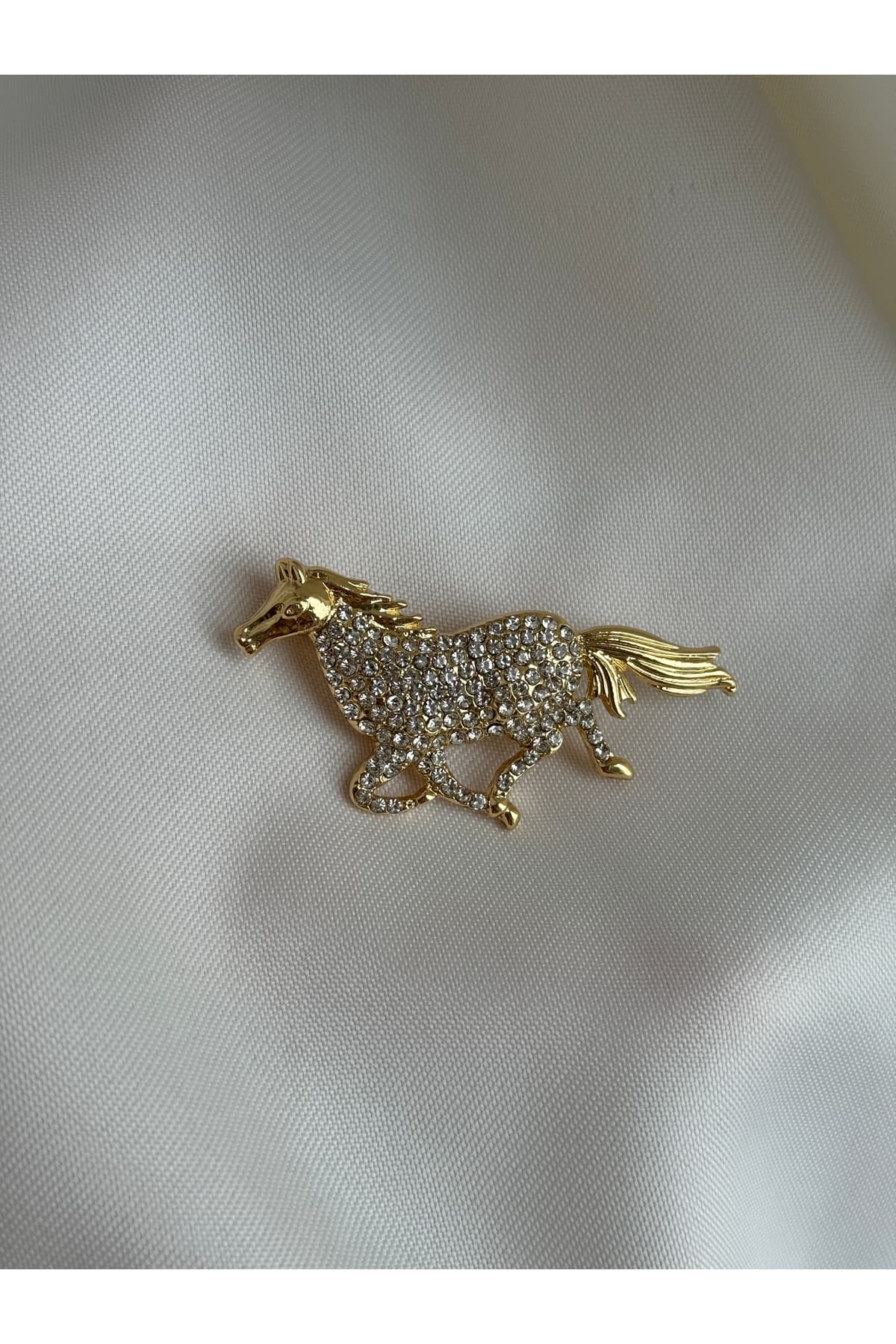 Taşlı gold at figür broş