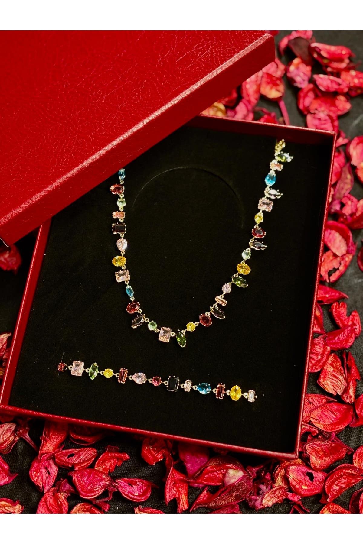 Sevgililer günü özel seri renkli geometrik taşlı gold kolye ve bileklik seti
