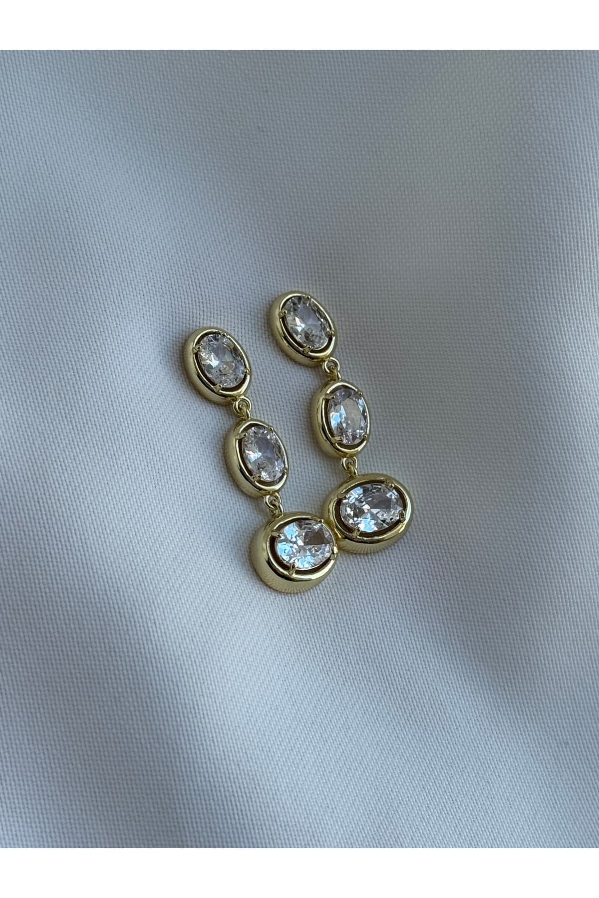 zirkon taşlı sallantılı gold küpe(3cm)
