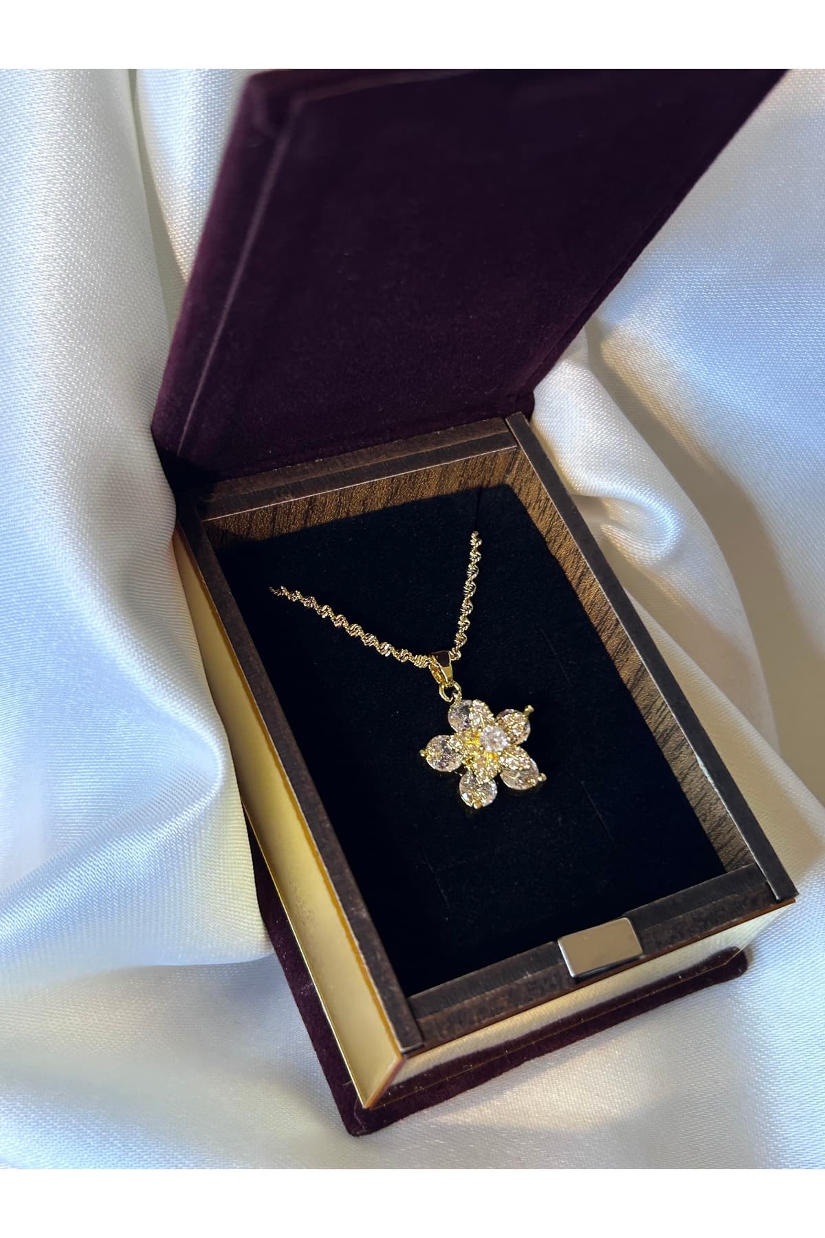 Çelik zincir gold zirkon taşlı çiçek kolye
