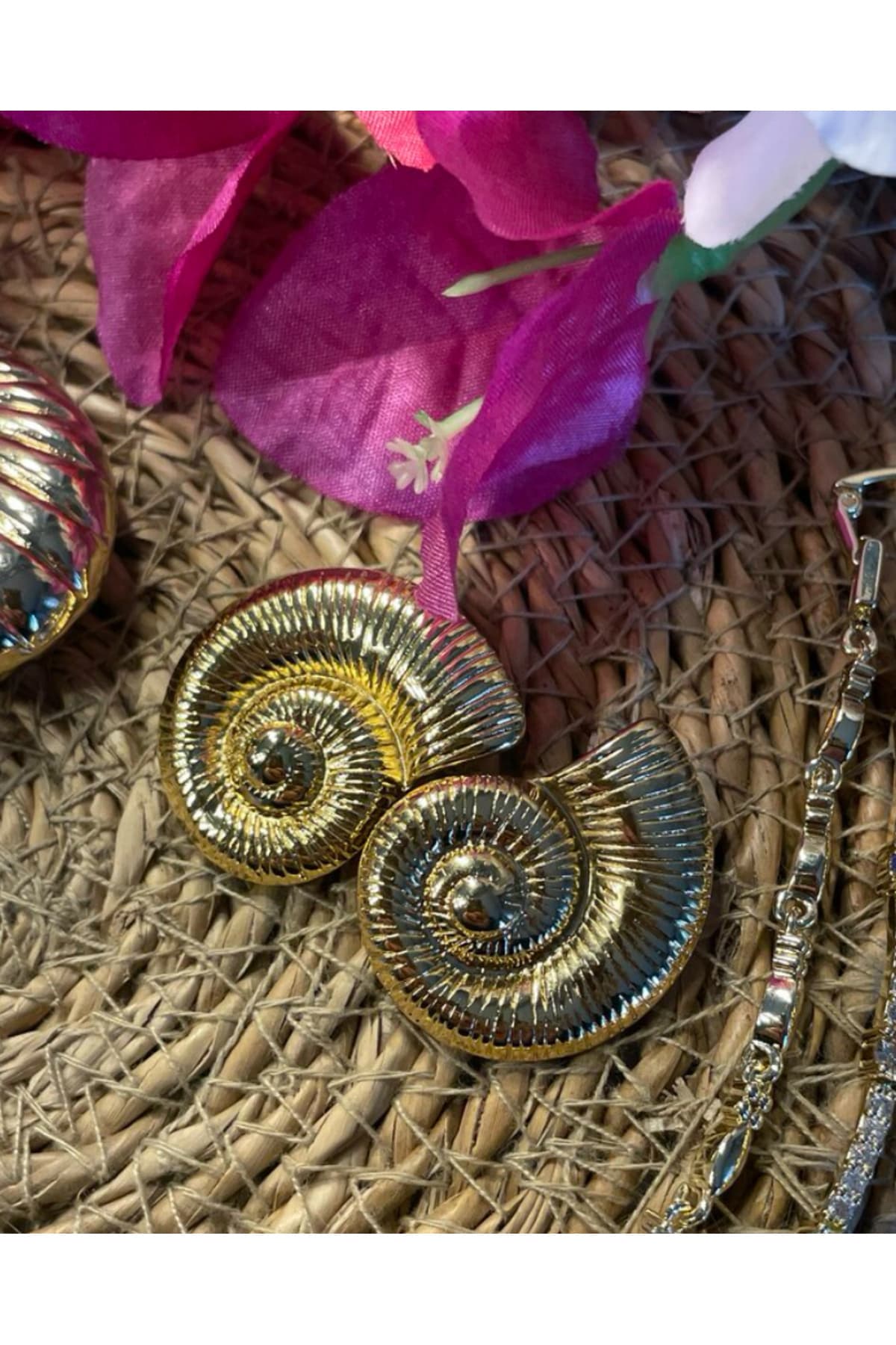 LOTUSBYBUKET çelik gold kaplama deniz kabuğu küpe