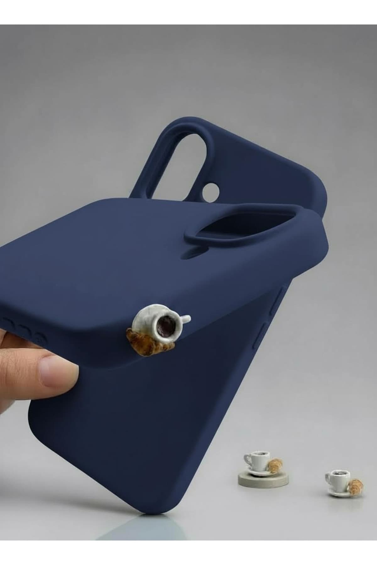 İphone 17 kruvasanlı kahve figürlü silikon kılıf
