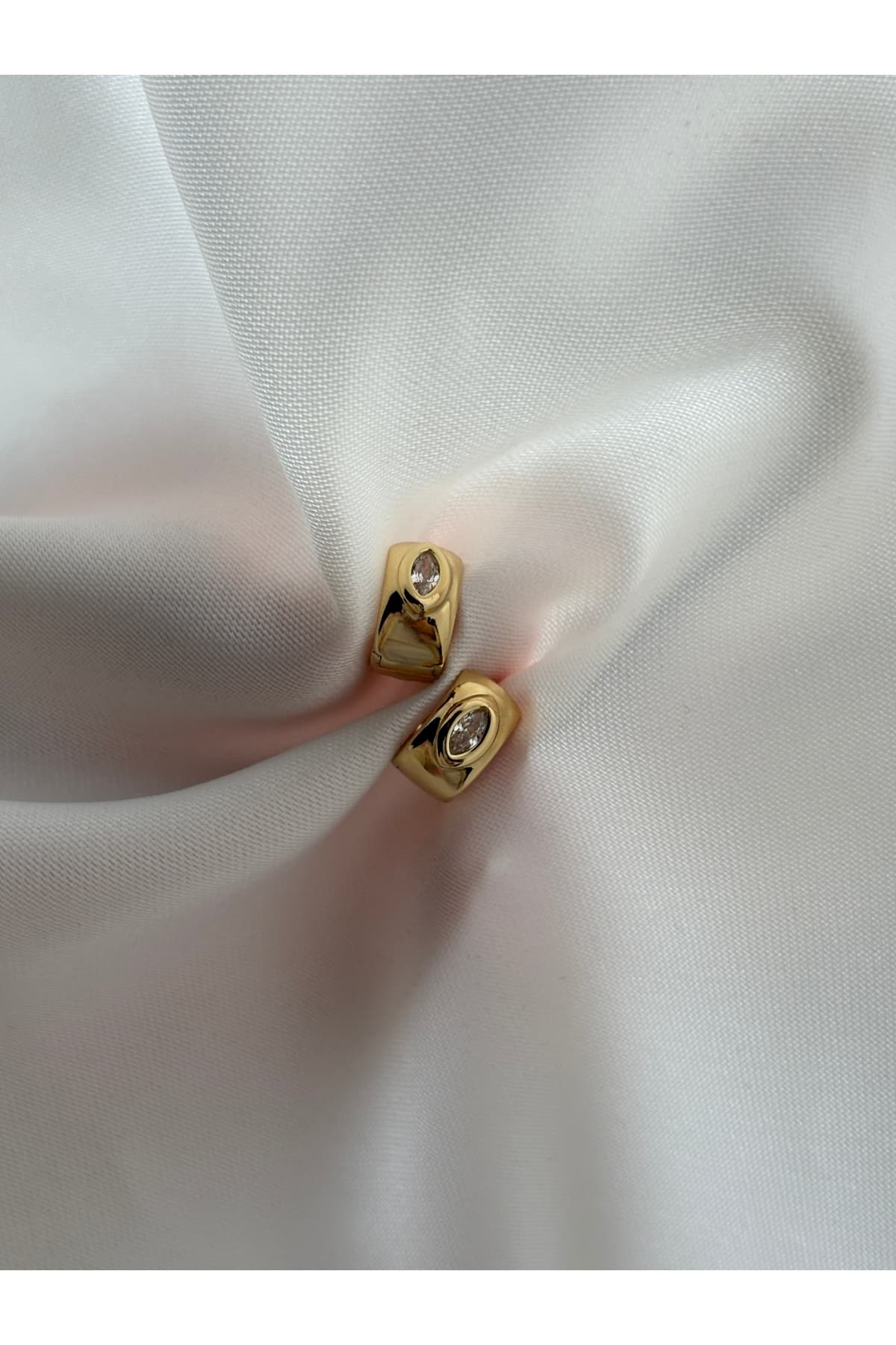 Paslanmaz Çelik minimal(1x1 cm) zirkon taşlı gold halka küpe