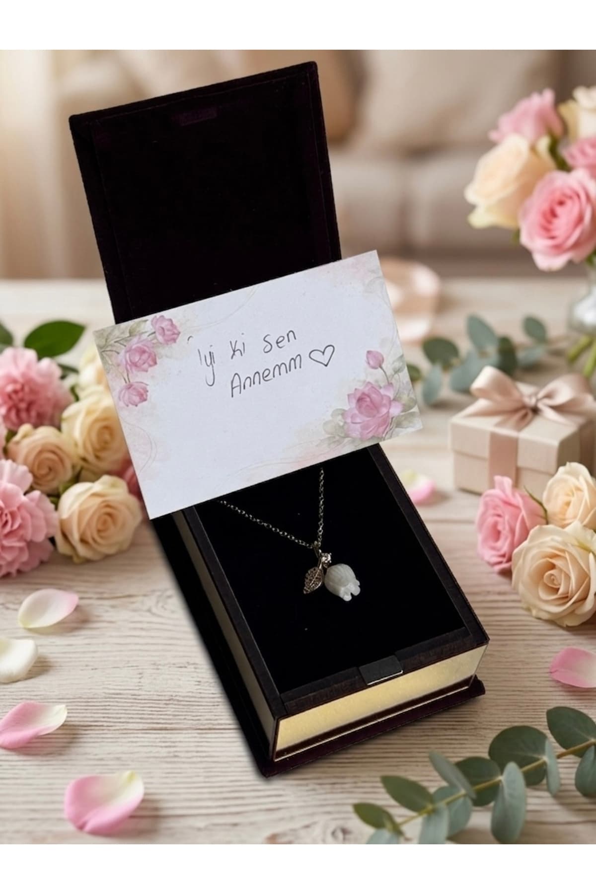 Çelik pembe gül figürlü gold kolye