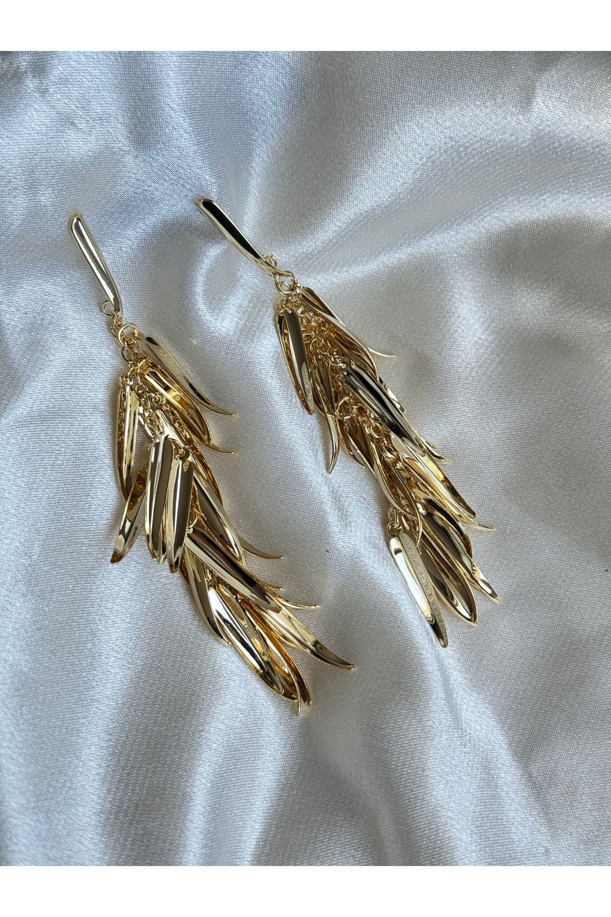 Gold yaprak model sallantılı küpe
