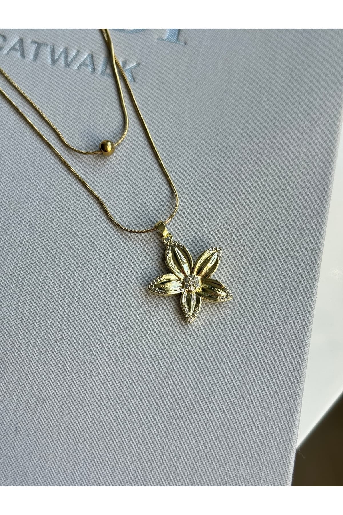 Çiçek figürlü çelik gold kolye