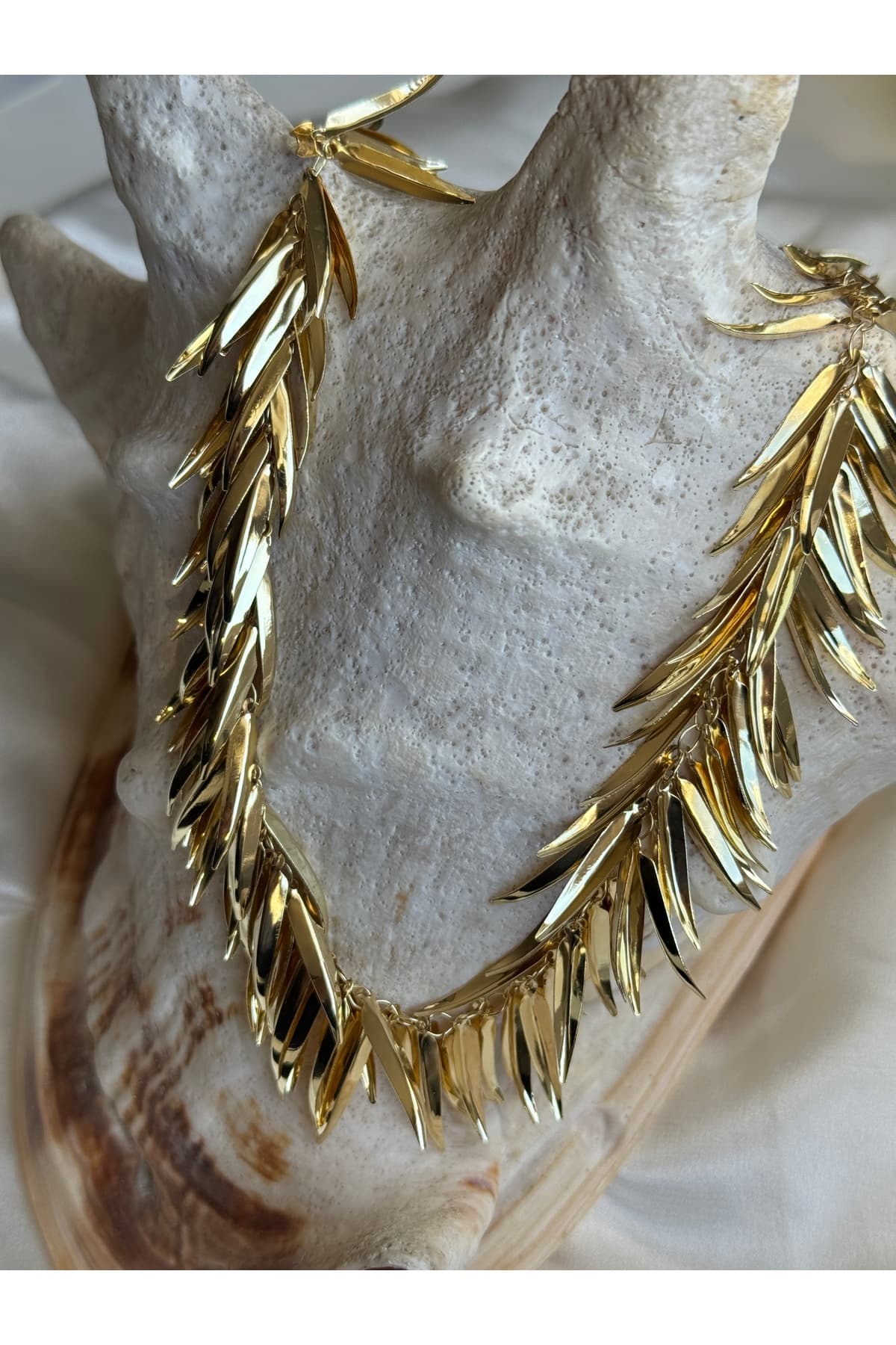 Püsküllü gold kolye