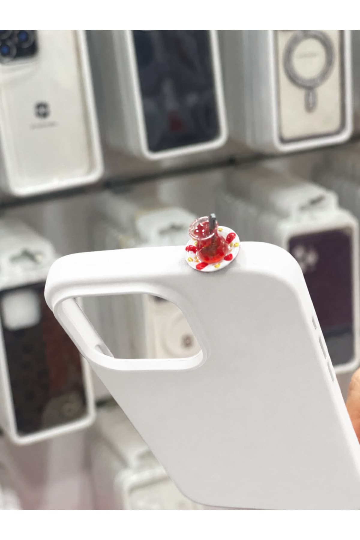 İphone 15 pro çaybardağı figürlü silikon kılıf