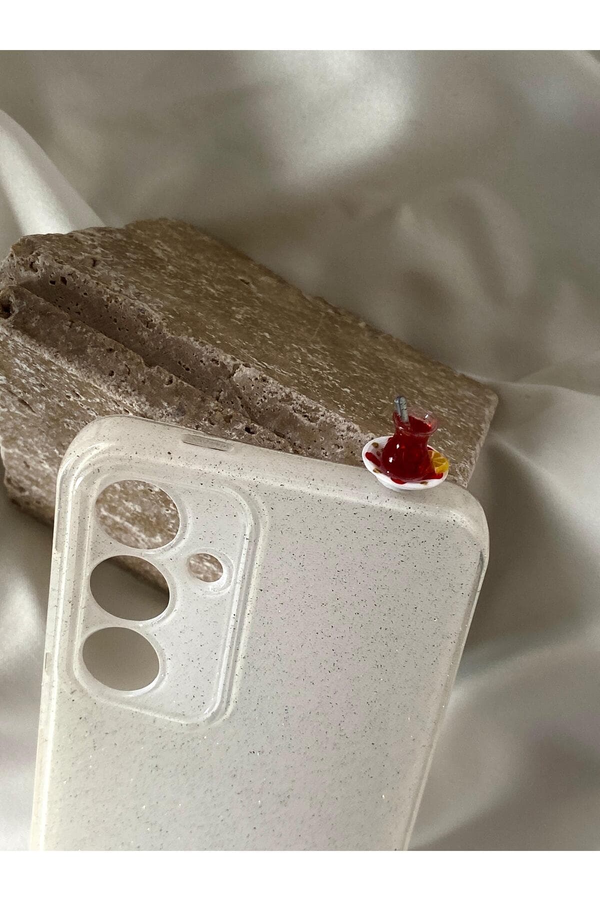 Samsung s24FE simli ve üstünde el yapımı limonlu çaylı kılıf