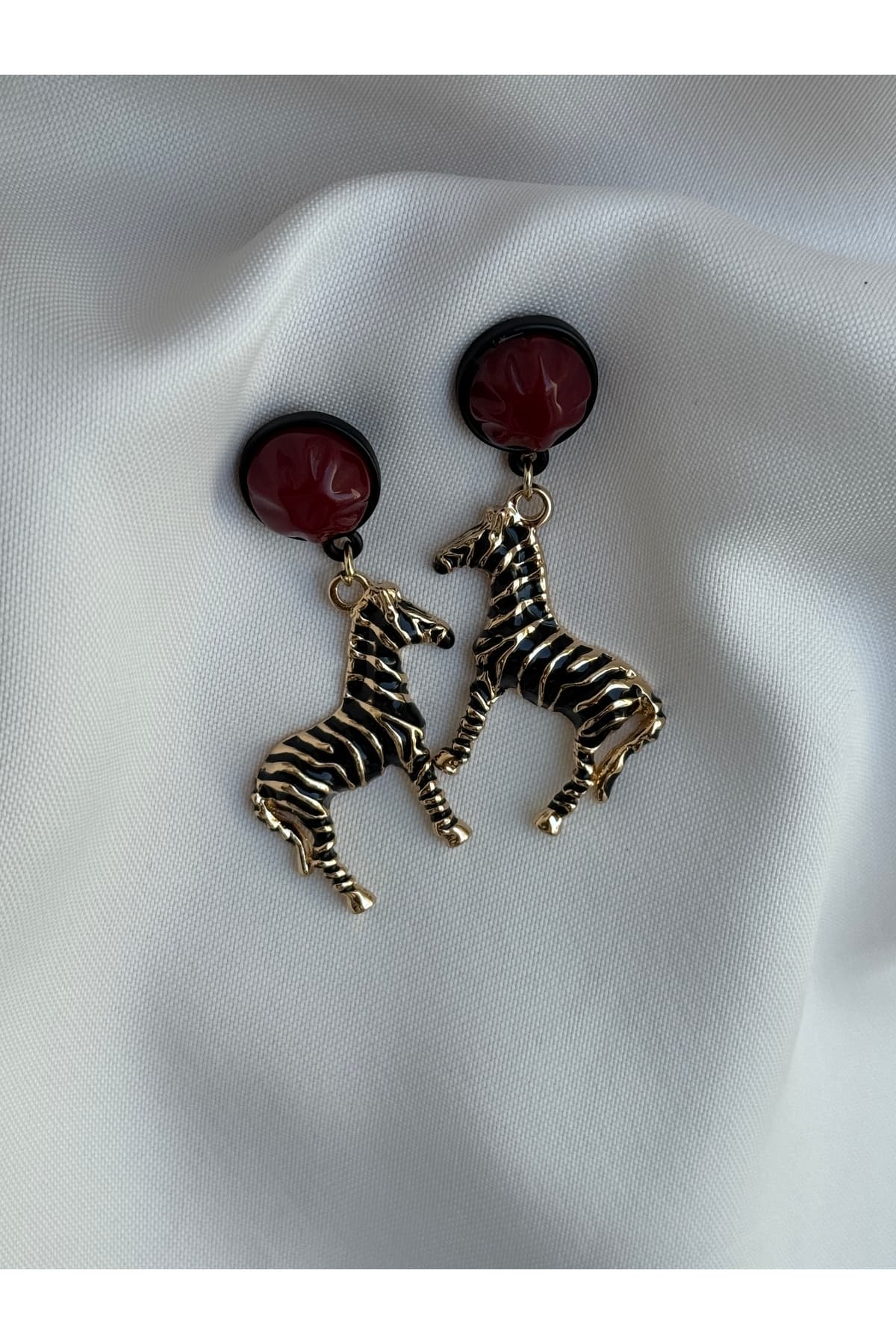 Zebra figürlü Gold Sallantılı Küpe