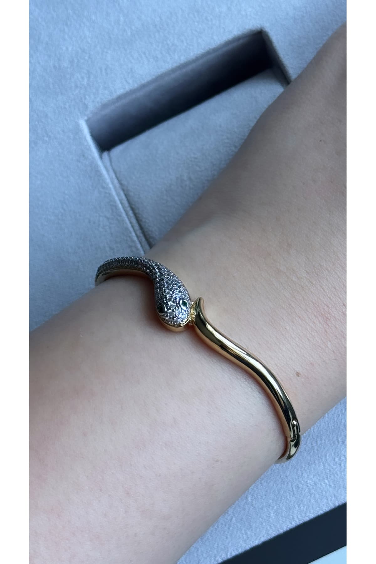 zirkon taşlı yılan model çelik gold bileklik