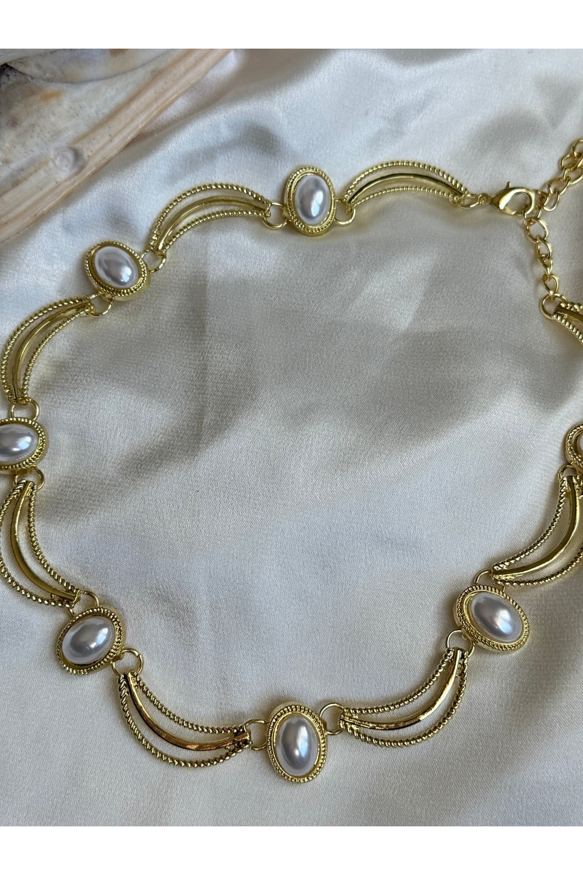 Gold vintage model incili Kolye