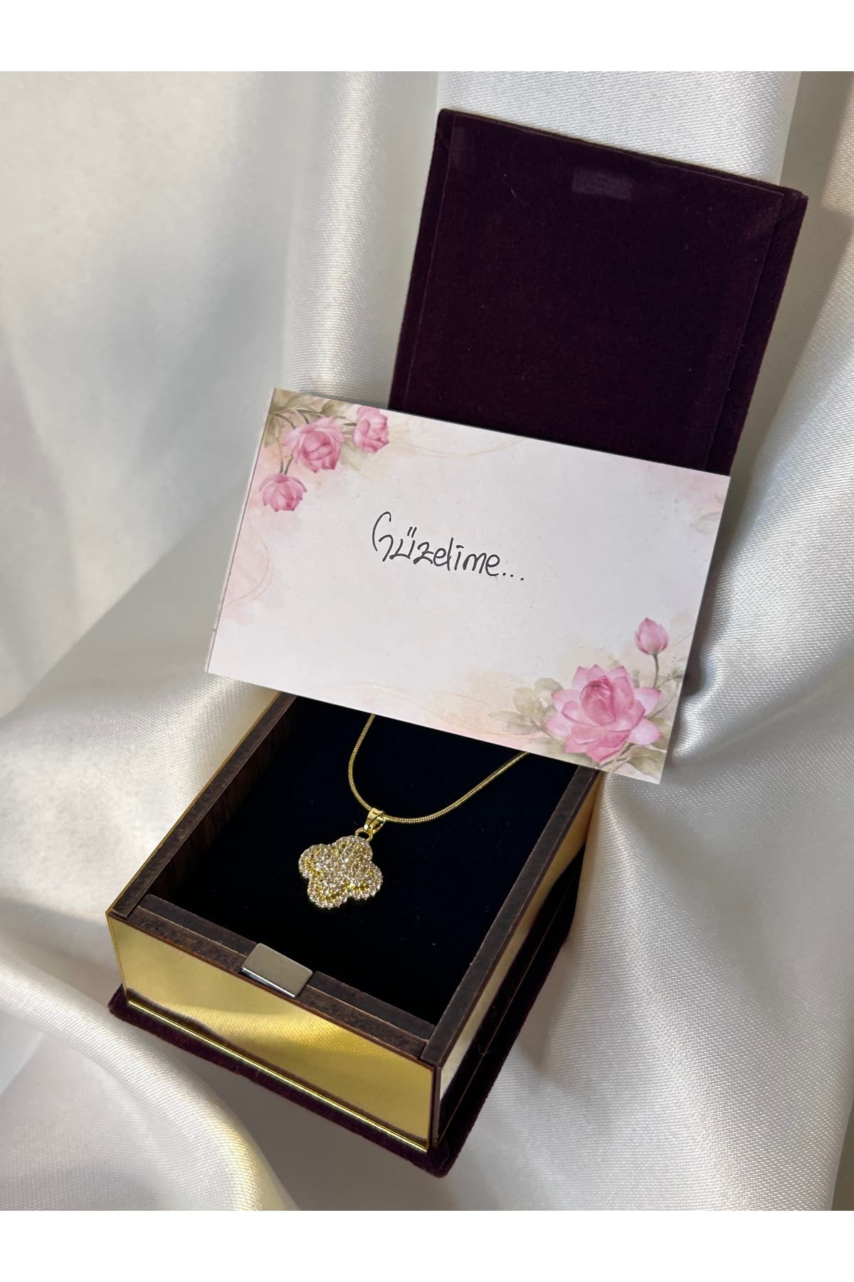 Gold zirkon taşlı yonca model kolye