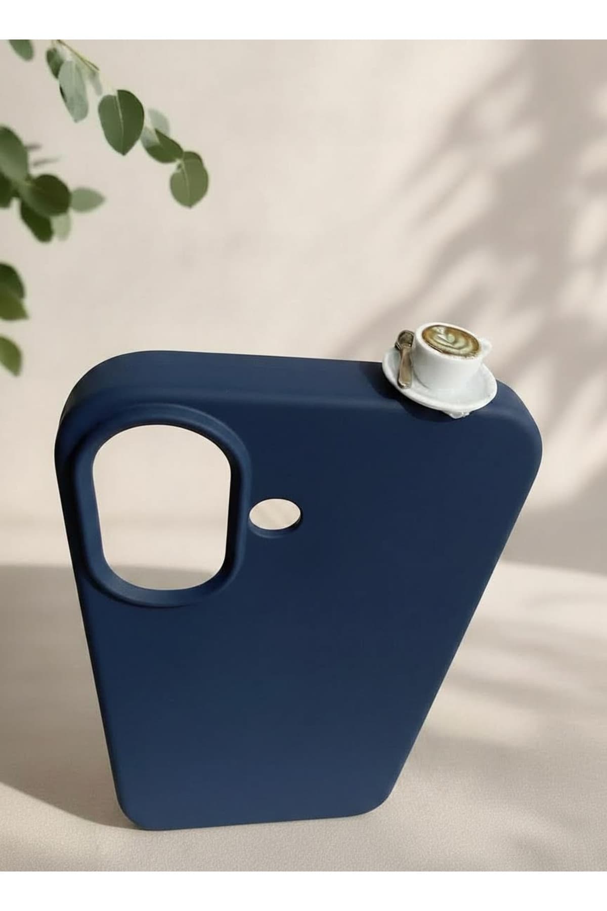 İphone 16 plus latte figürlü silikon kılıf