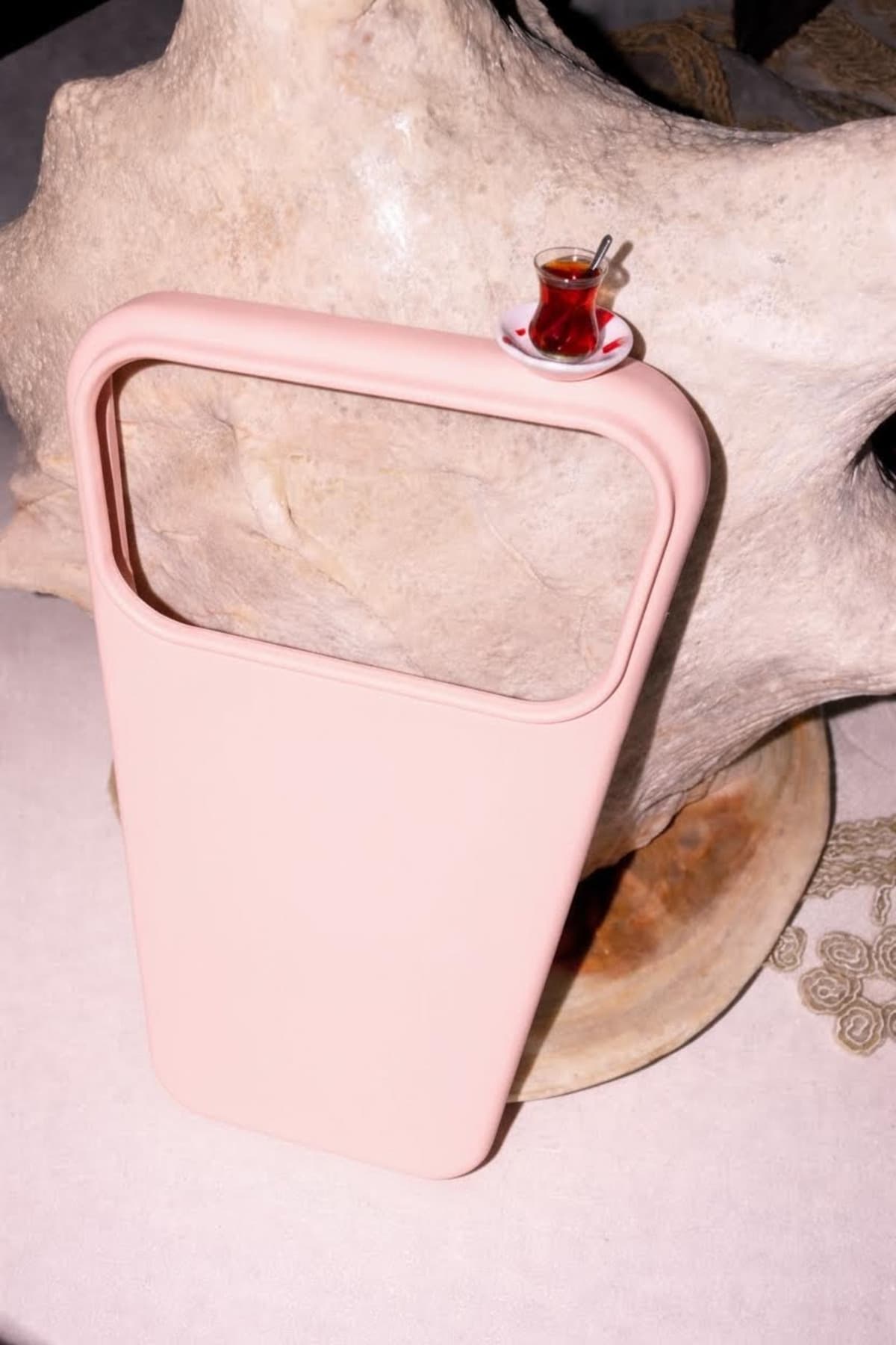 İphone 17pro çaybardağı figürlü silikon kılıf(farklı marka model için soru sorabilirsiniz)