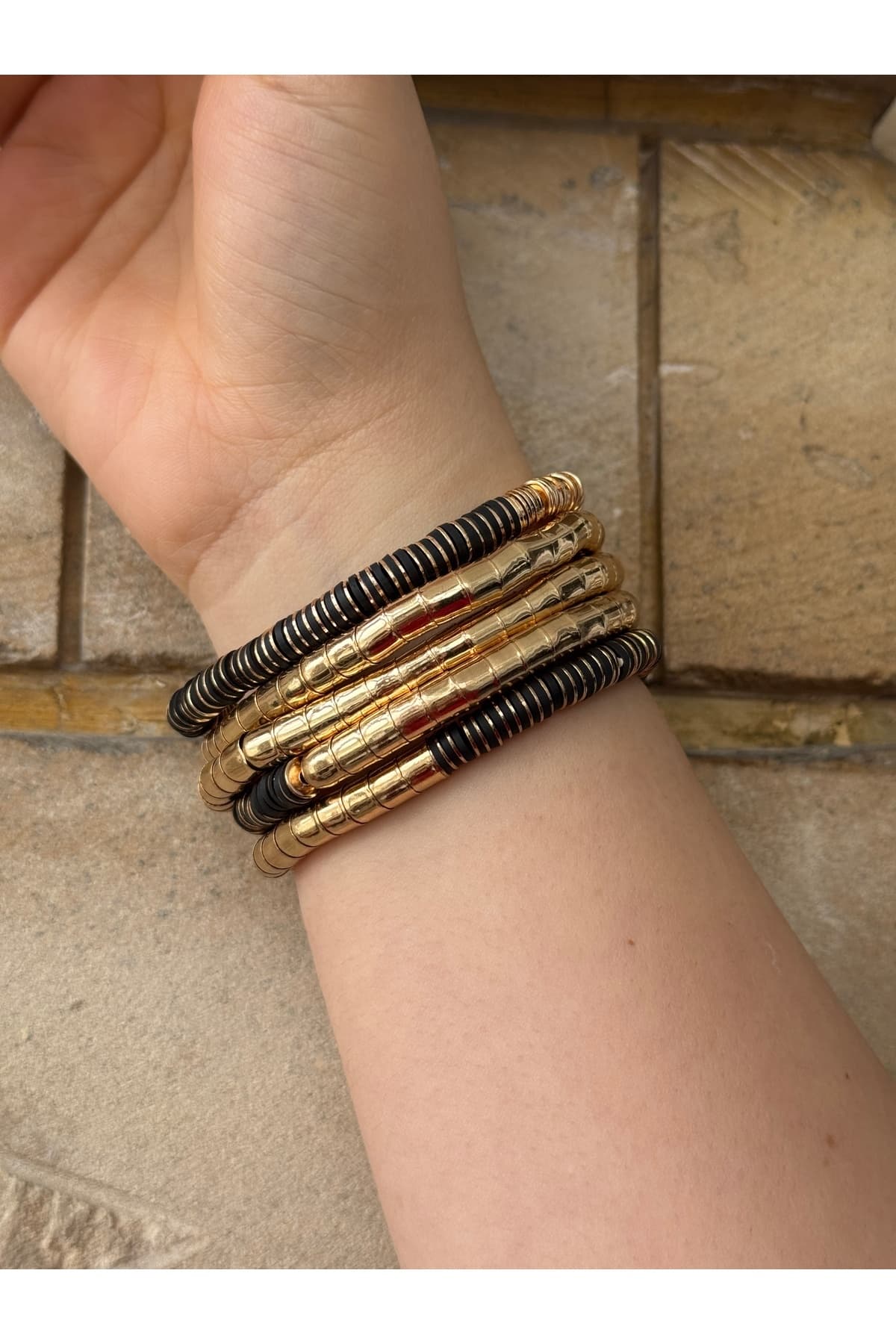 Boho tarz gold siyah detaylı 5’li esnek bileklik