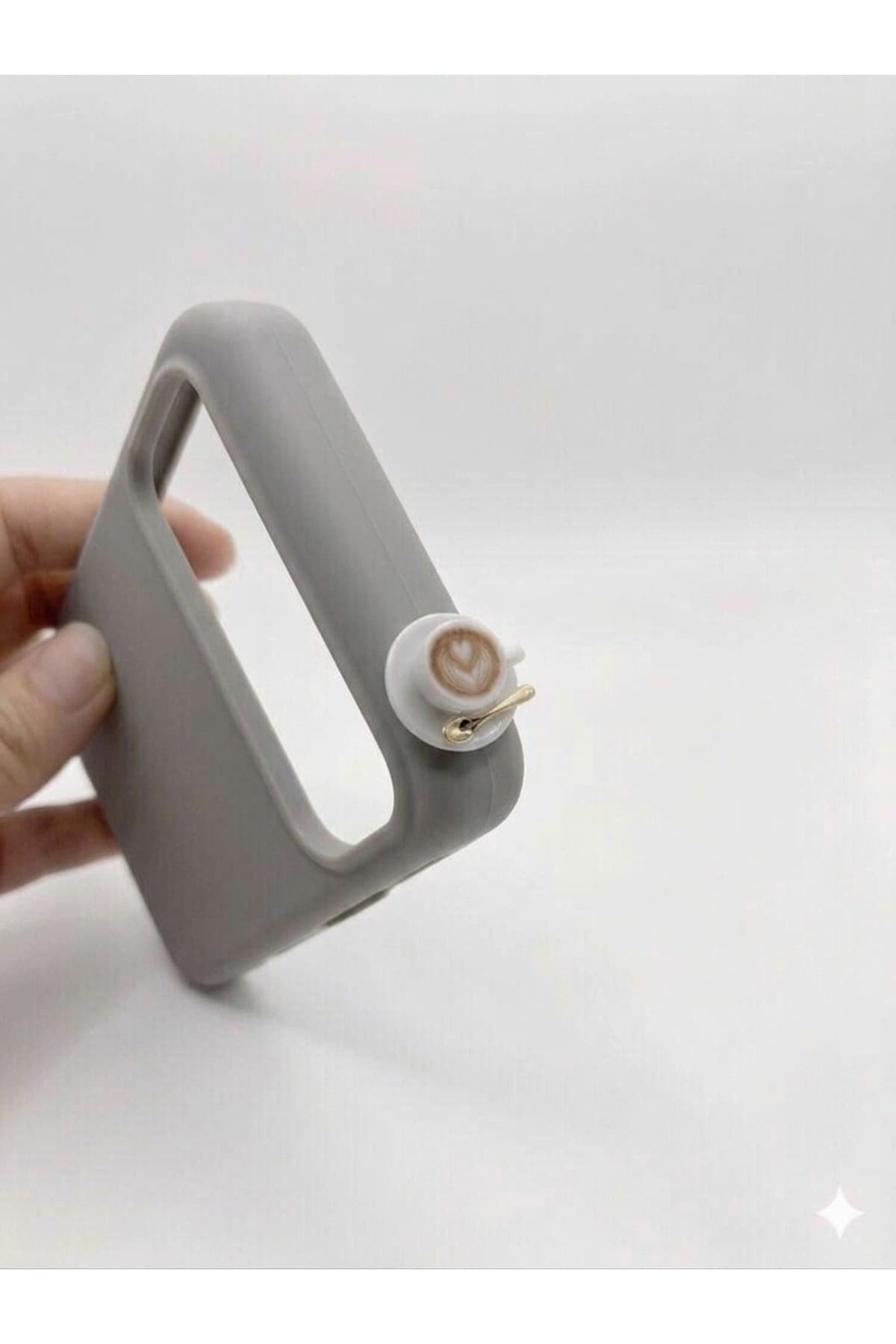 İphone 17 pro latte figürlü silikon kılıf