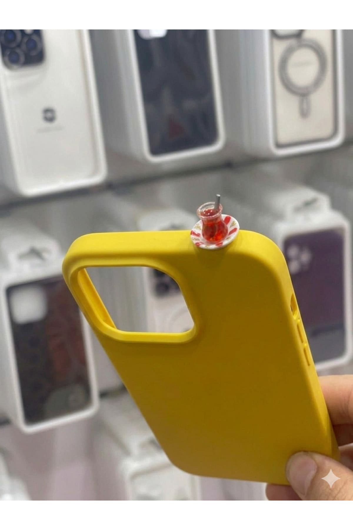 İphone 15 pro çaybardağı figürlü silikon kılıf