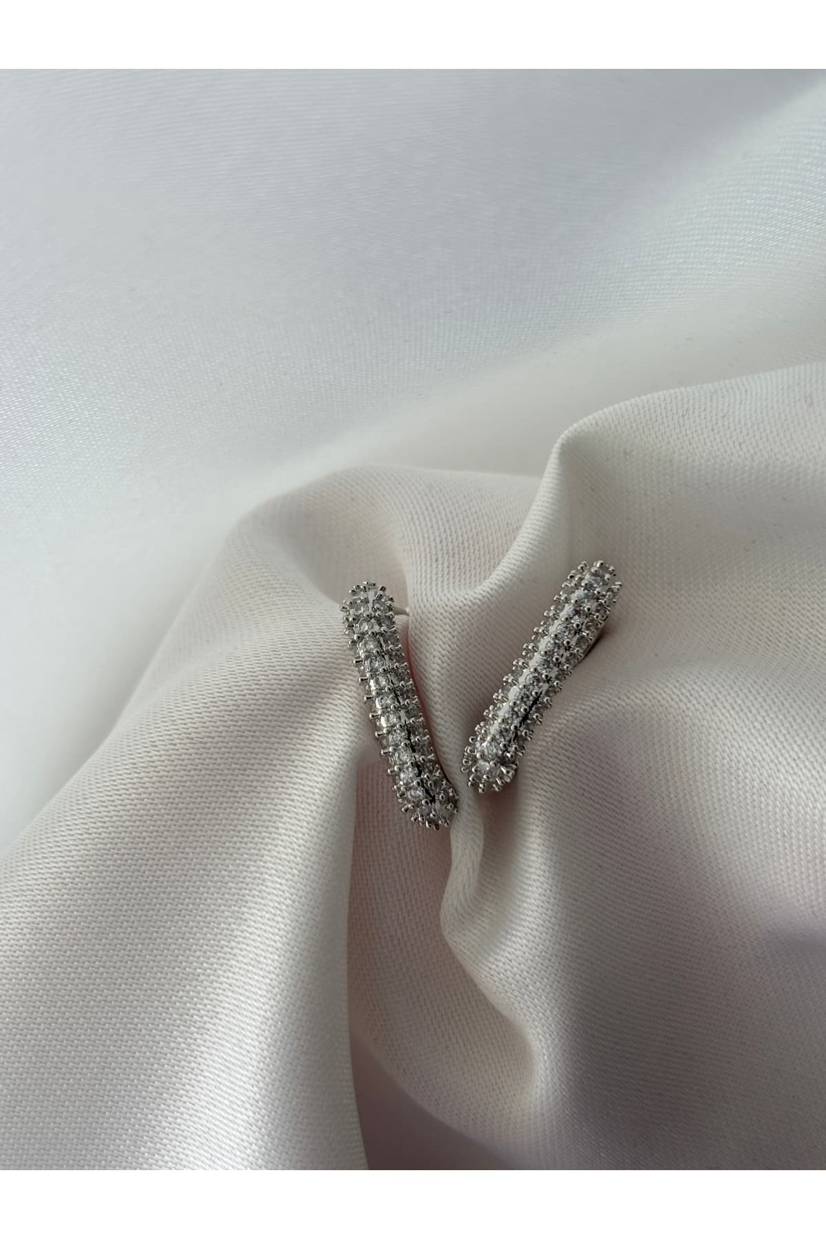 Paslanmaz çelik silver zirkon taşlı küpe