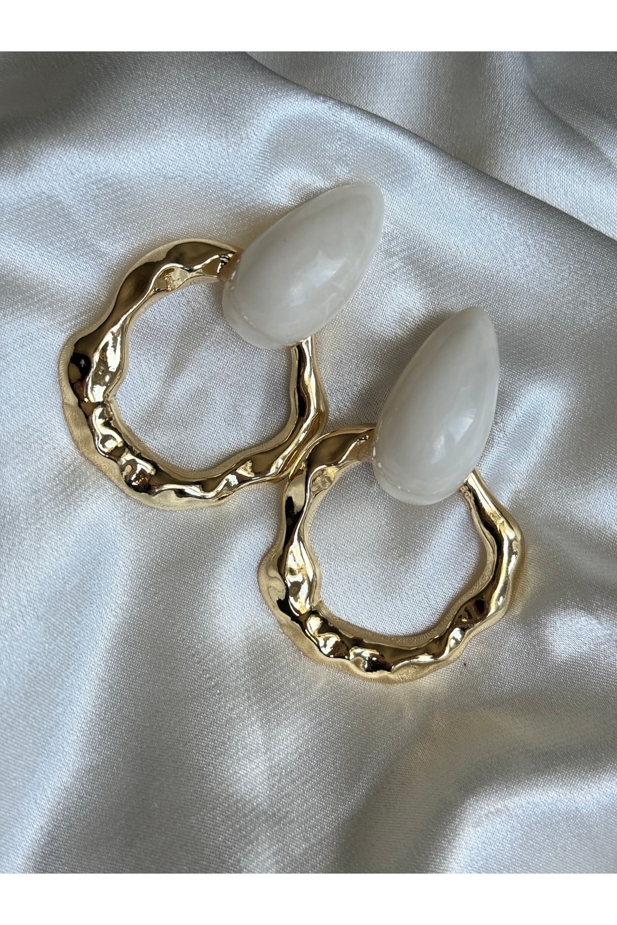 Krem doğal taşlı Gold Boho tarz sallantılı küpe